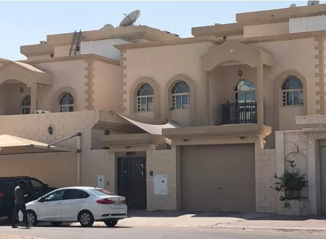 Mixed Use Ready Property 6+maid Bedrooms U/F Standalone Villa  for sale in Al Sadd , Doha #7875 - 1  image 